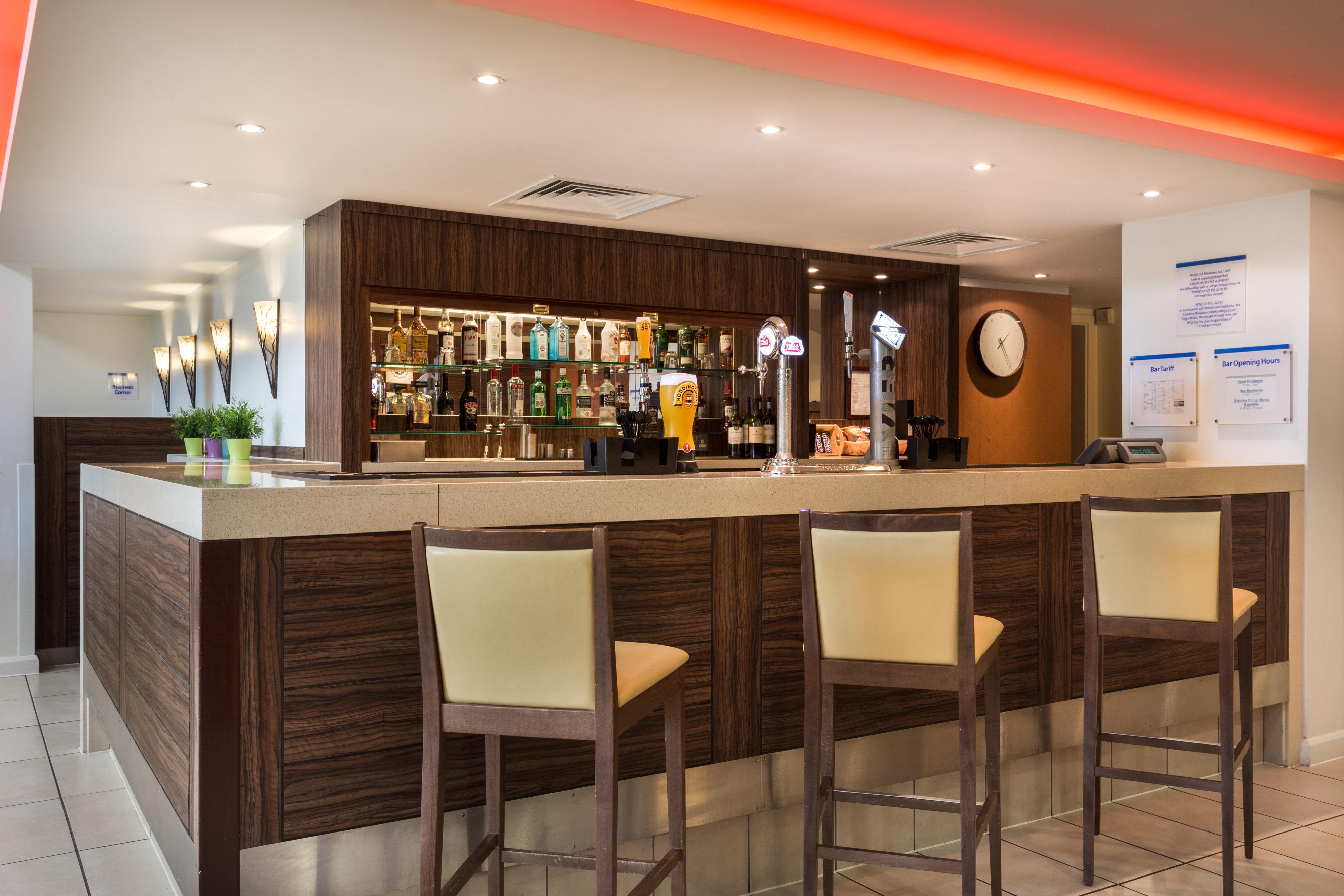 Holiday Inn Express Colchester By Ihg Exterior foto