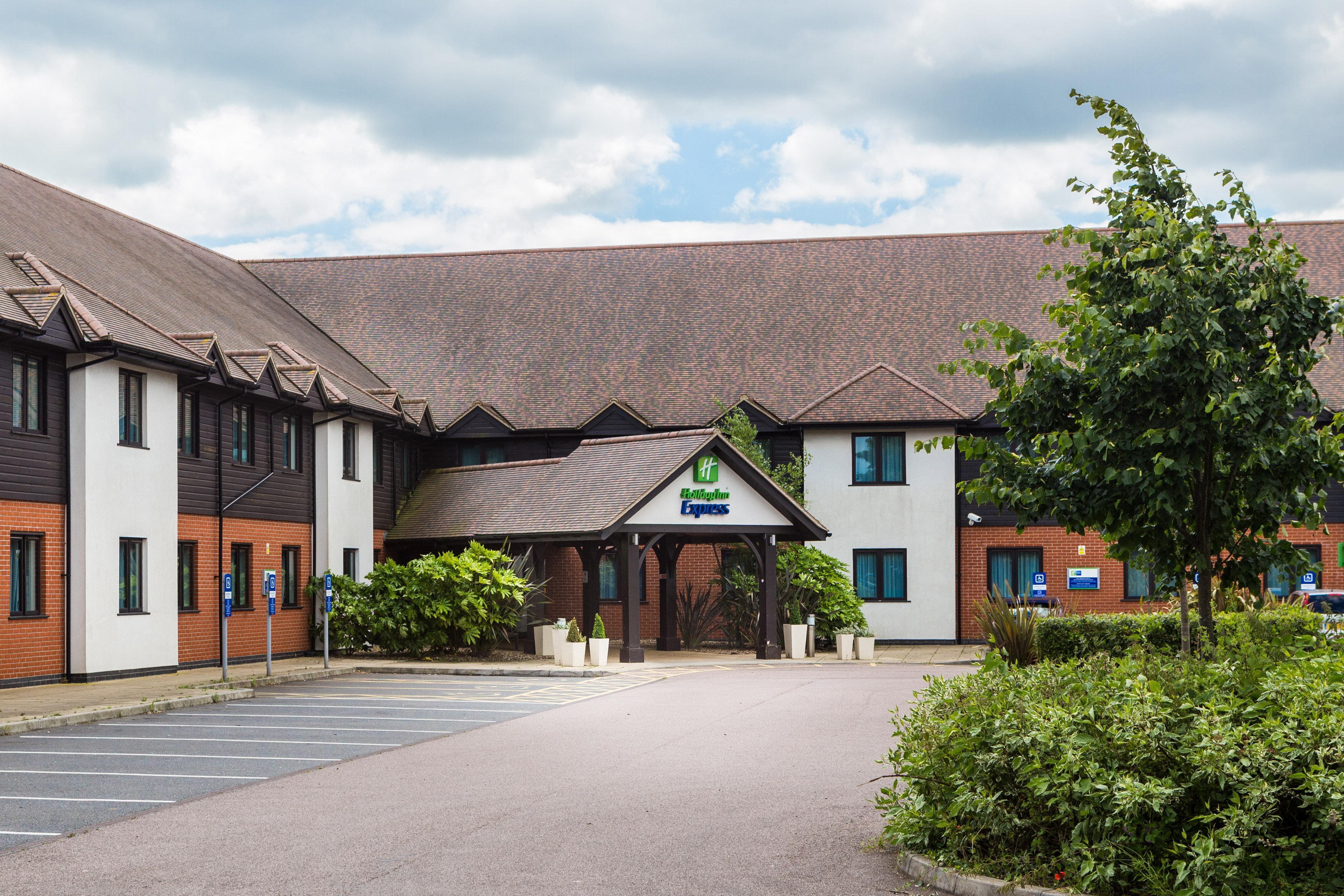 Holiday Inn Express Colchester By Ihg Exterior foto