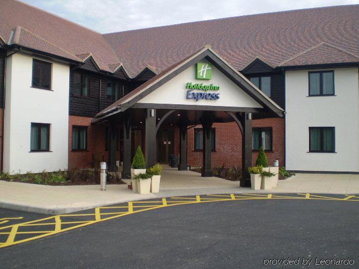 Holiday Inn Express Colchester, An Ihg Hotel Exterior foto