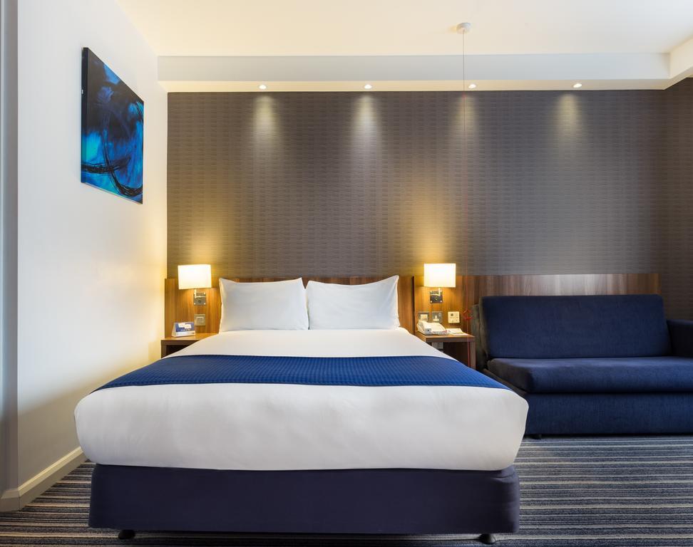 Holiday Inn Express Colchester By Ihg Exterior foto